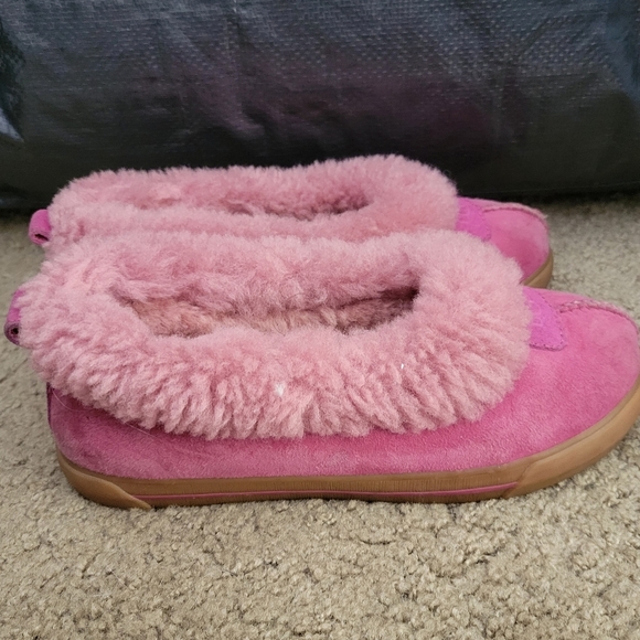 UGG Rylan Slippers Limited Edition Fuschia Inside/Outdoor Size 7 - Picture 7 of 8